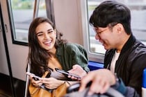 どこか心が近く感じる。男性が本命だけに見せる“さりげない愛情表現”