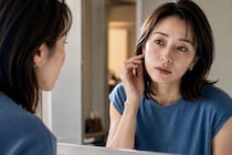“夕方の目元”が気になり始めたら。小じわ・ハリ不足をケアする「部分用コスメ」３選