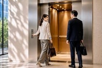 「エレベーターで先に乗るのは誰？」迷いやすいビジネスマナーの基本