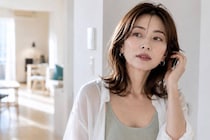 「真夏と同じメイク」がしっくりこない…。晩夏に取り入れたい“秋色を重く見せない”メイクのコツ