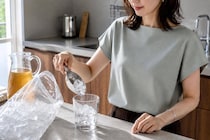 氷をたくさん入れるほど飲み物って冷えるの？意外と知らない「氷の使い方」の基本