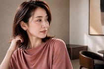 【40代・50代メイク】いつものブラウン、そろそろ卒業？大人の目元が洒落る「RMKの秋色コスメ」