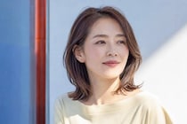 髪を下ろしたい晩夏に。40代からのミディアムヘアは「顔まわりだけ動かす」がちょうどいい