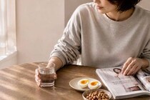 ダイエット中なのに食べたくなる…。40代以降が知っておきたい“空腹との付き合い方”