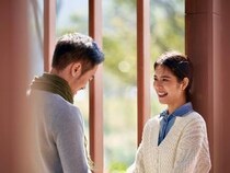 これも“好き”サイン。男性が本命女性だけ見せる「照れ隠し行動」
