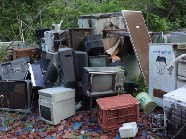 300個のシイタケ、300着の衣服、2000本の乾電池―「責任」を川に流す日本人｜インベカヲリ★