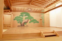 元ナンバーワンホスト、新宿歌舞伎町の名物経営者・手塚マキが戦前の能舞台を購入。「道義的繁華街」実現へ一歩