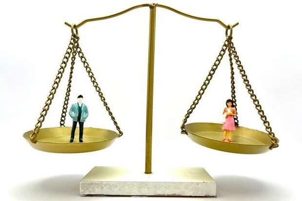 94%が夫の姓を選ぶ日本で『結婚は平等』という大きな誤解|小島和男