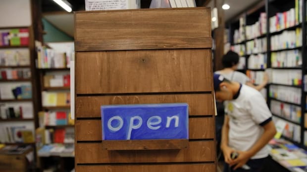 そしてみなつるんと垢ぬけた｜辻山良雄
