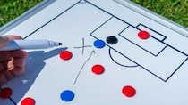監督の言葉にしない意図・行間を読む。サッカー日本代表コーチ長谷部誠がベンチでもふてくされなかった理由