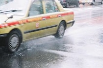 【冒頭試し読み1】土砂降りの再会が、あの夏の一瞬を連れ戻す