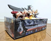 プラモデルの箱を突き破って抜錨！迫力たっぷりの「宇宙戦艦ヤマト」ジオラマ
