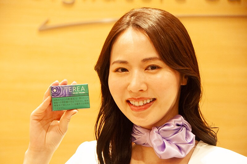 深みのある爽快なメンソールの味わいをベースとしつつ、スティックに入ったカプセルをつぶすことで、さらに芳醇なベリーの香りを楽しむことができる