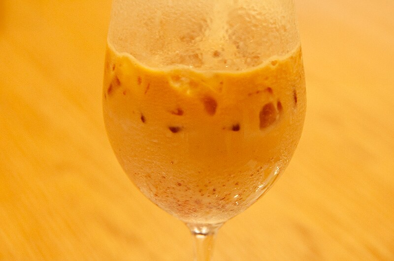 ヨーグルトとエスプレッソのコントラストにブルーベリーが舞う、秋の味わい