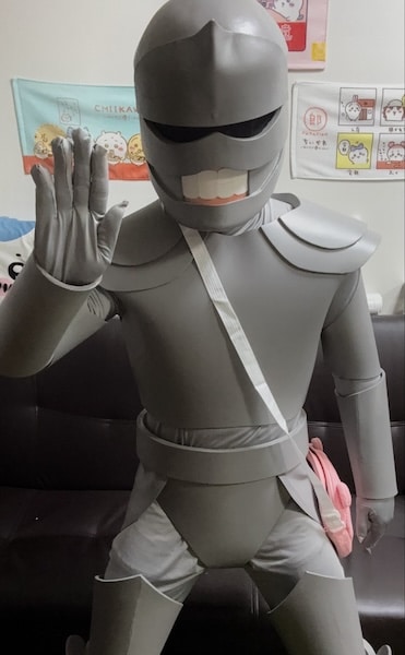 「ちいかわの世界に行きたい」ファン、考えた末に鎧さん化　再現度がガチすぎた