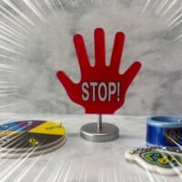 「ストップ！」の一声で日常が番組のワンシーンに！？「ゴチになります」カプセルトイで遊んでみた