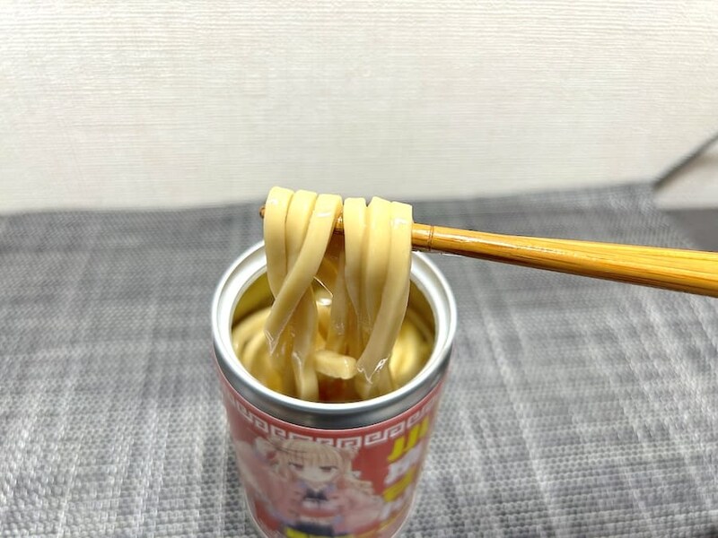 太めのストレート麺