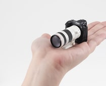 キヤノンの名機が「ガシャポン」で復活　歴代カメラ5種を精密ミニチュア化