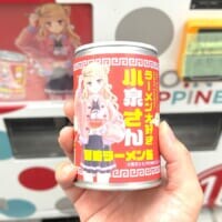 丸山製麺が「ラーメン大好き小泉さん」とコラボ！小麦麺使用の新感覚「らーめん缶」を実食