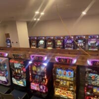 ここが温泉旅館に！？宿泊客なら誰でも無料のパチスロルームに「すごい景色」