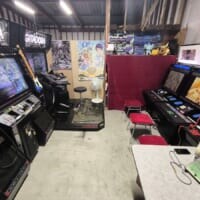 “おうちゲーセン”が話題！個人宅のガレージに作られた光景に「家の要素どこ？」