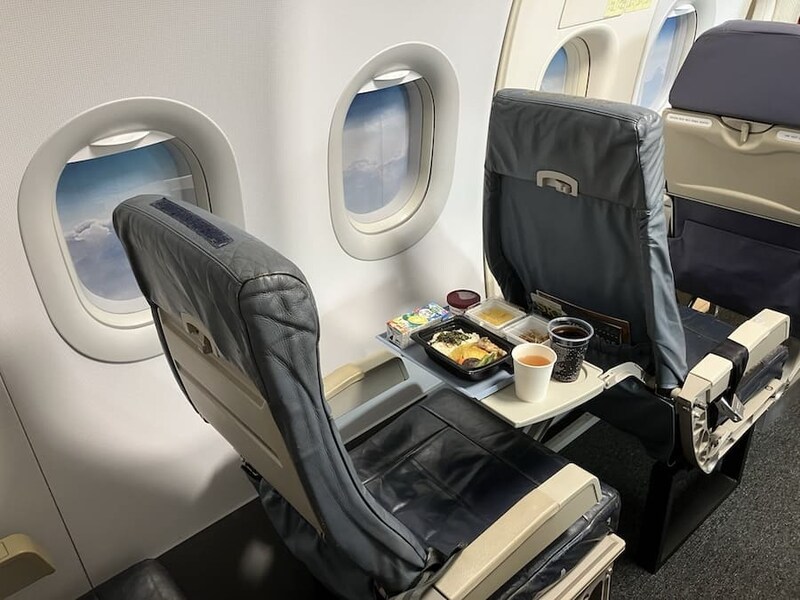 機内食まで再現