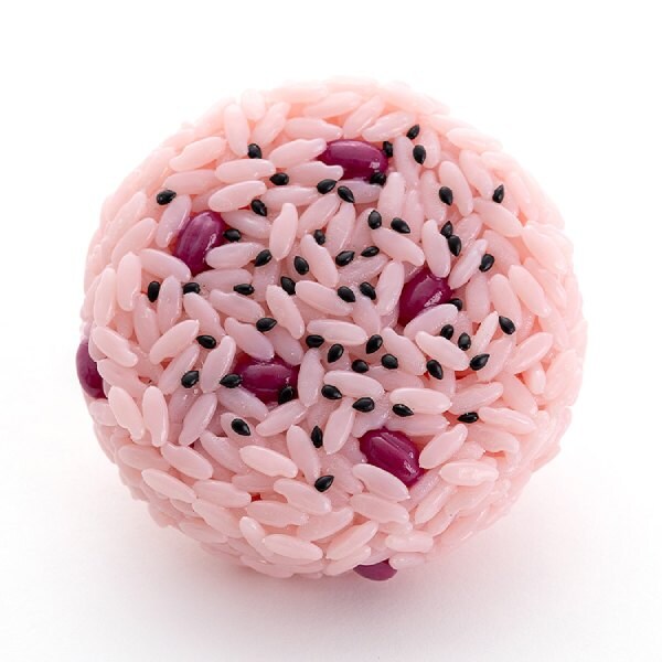 完成後のサイズは全高約70mm