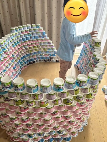 ヨーグルトカップを使った遊びが恒例