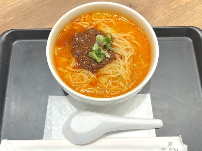 イートインで食べる四川担々麺