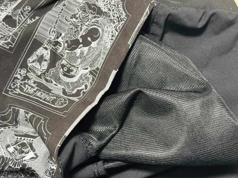 両サイドにメッシュポケット