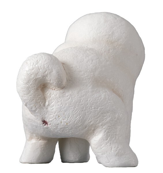 「後ろ姿」にも観察を重ね、「犬たちがふんばる瞬間」へのこだわりを造形