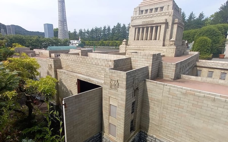 メンテナンス中の国会議事堂