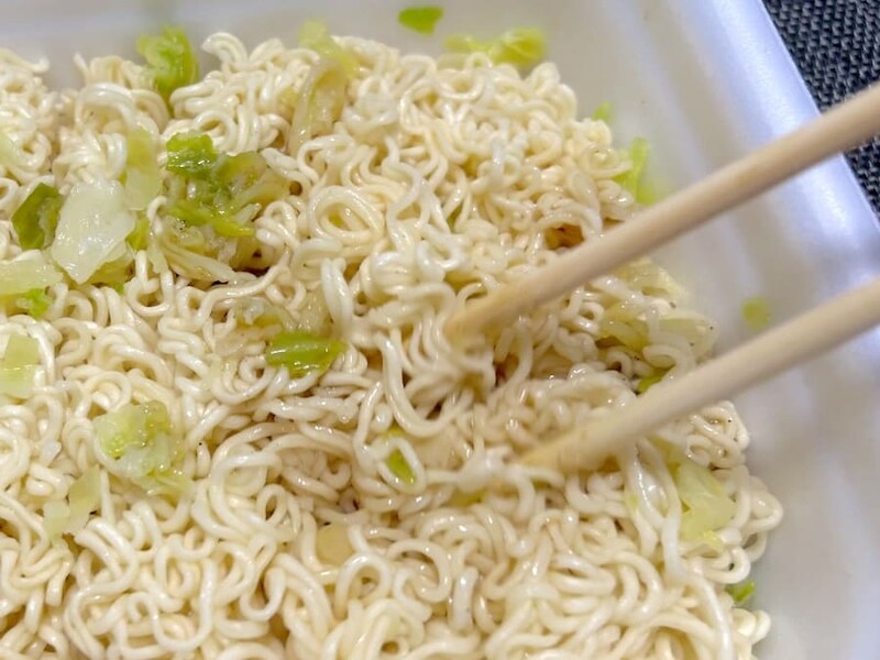 「すっぱゆず味」をかき混ぜる