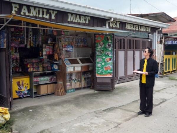 これがフィリピンの“ファミマ”……？メンチニキがメンチ調達で立ち寄った店が話題