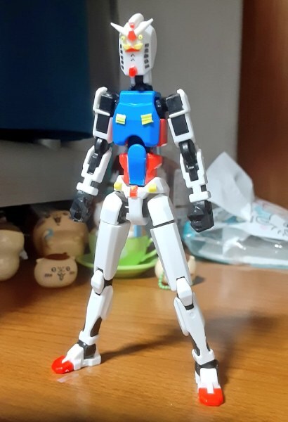 Seriaのフィギュアを魔改造　絶妙なキモかわいさを放つ「コレジャナイガンダム」に