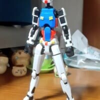 Seriaのフィギュアを魔改造　絶妙なキモかわいさを放つ「コレジャナイガンダム」に