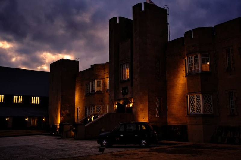 シャーロック・ホームズの世界に没入!福島で体験できる一夜限りの謎解き宿泊プラン