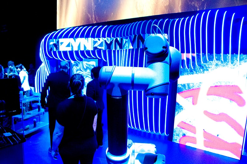 IQOSコラボクリエイターの世界観に入り込めるアトラクション