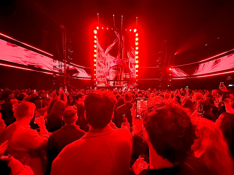 メディアエフェクトをふんだんに盛り込んだ音楽ライブステージ