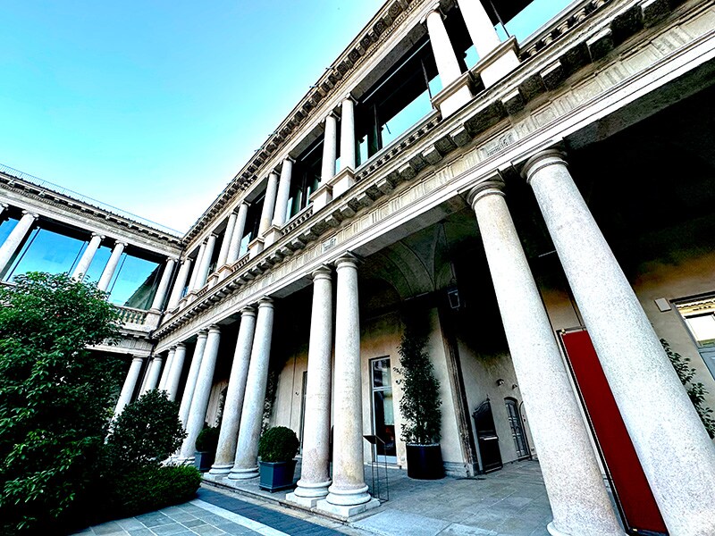 バロック建築の最も古い例として知られる「旧大司教座神学校」を改修。歴史と最先端の空気が交差する