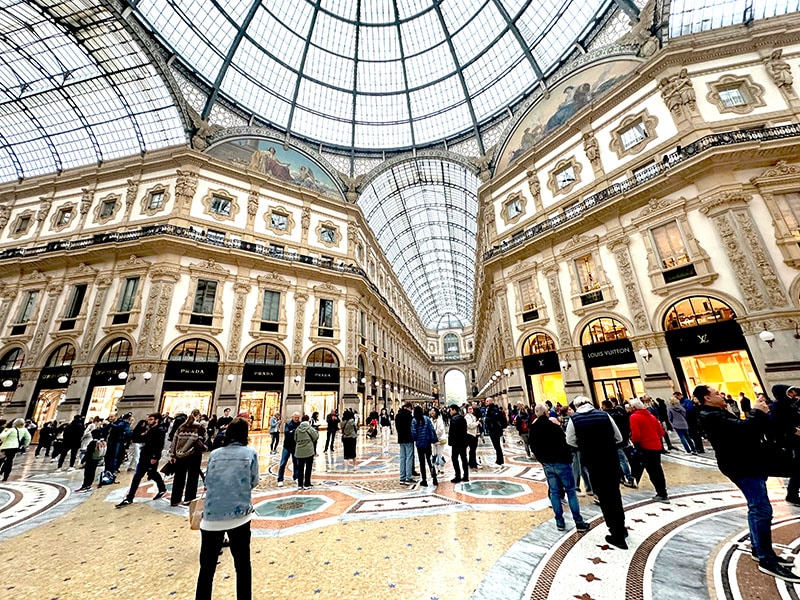 数々の高級店が並ぶ、ミラノ・ドゥオーモ広場の「ガレリア」