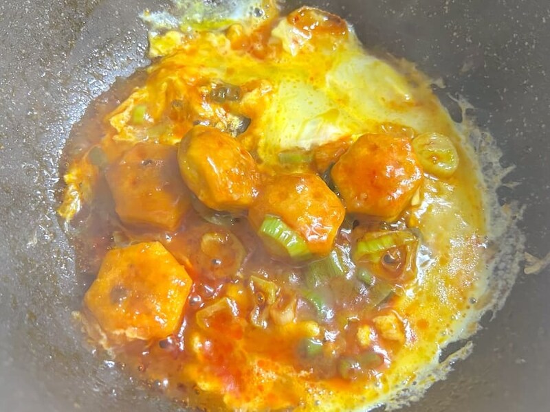 卵が固まるまで少し待つ