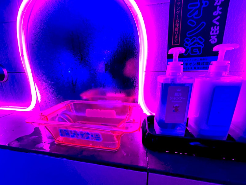 手桶代わりに置かれた「ドル箱」