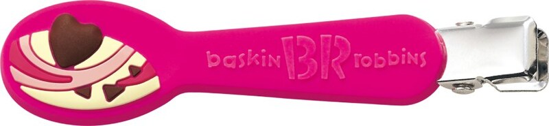 スプーンですくった「ラブポーションサーティワン」モチーフの「ラバーヘアクリップ」