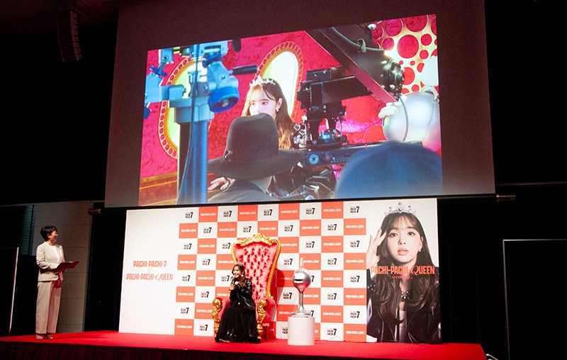 「決め台詞の『確変おこすわよ』は、大好きな確変をイメージして、ビシッと言ったら一発OKでした」CM撮影裏話を語る藤田ニコルさん