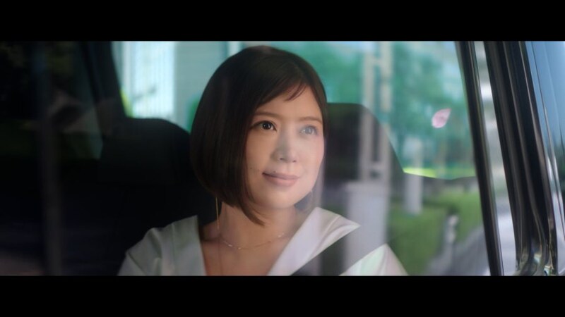 風景がファンタジックに変化していく様子が描かれます