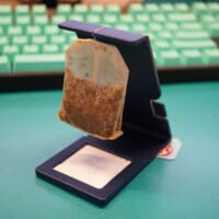 ティーバッグ使用時の悩みを解決「二番煎じ待機スタンド」　デザインを学ぶ大学院生が製作