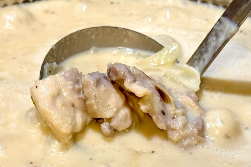 チーズがたっぷり溶け込んだホワイトソースに具がたっぷりゴロゴロ