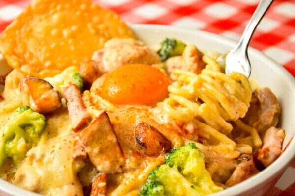 大は総重量1kg超!パンチョから「白ナポ」を魔改造した「シュクメルリ風パスタ」が登場