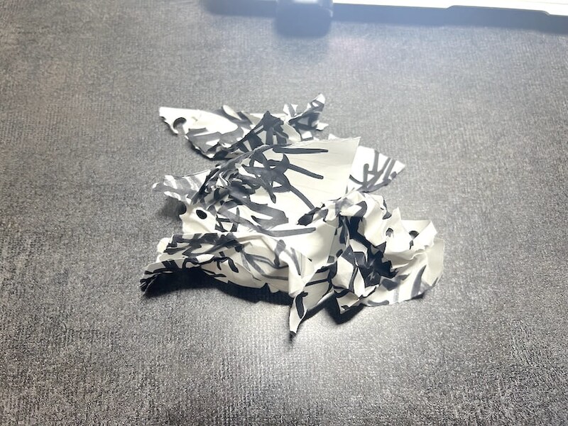 ビリビリに破く